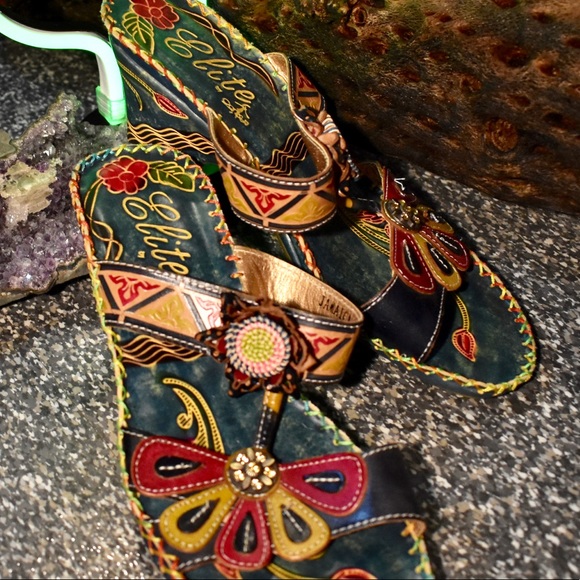 Jamaican made leather sandals - Picture 4 of 8